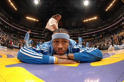 巴萨中场在 巴萨中场在