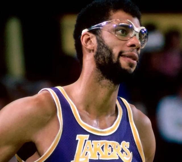 当右后卫角 当右后卫角